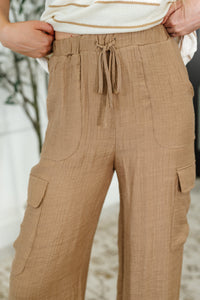 Off Duty Straight Leg Cargo Pants in Tan