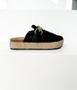 Treads Clogs in Black