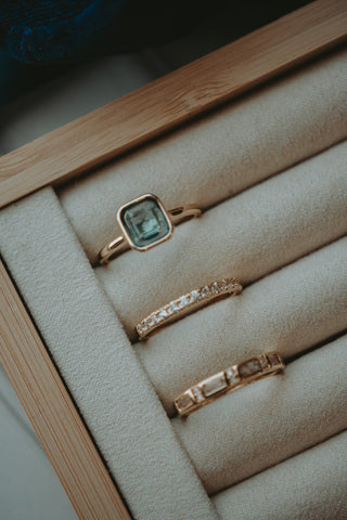 Velvet Loop Champagne Gold Band