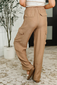 Off Duty Straight Leg Cargo Pants in Tan