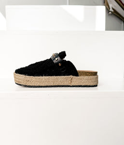 Treads Clogs in Black